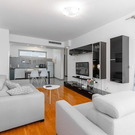 App 2 Daire Novigrad Istria Dış mekan fotoğraf