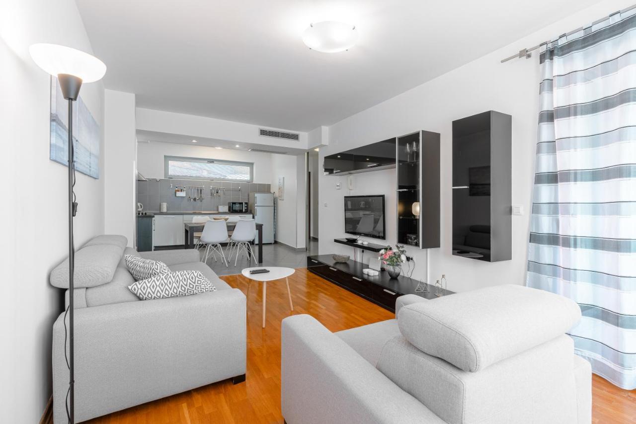 App 2 Daire Novigrad Istria Dış mekan fotoğraf